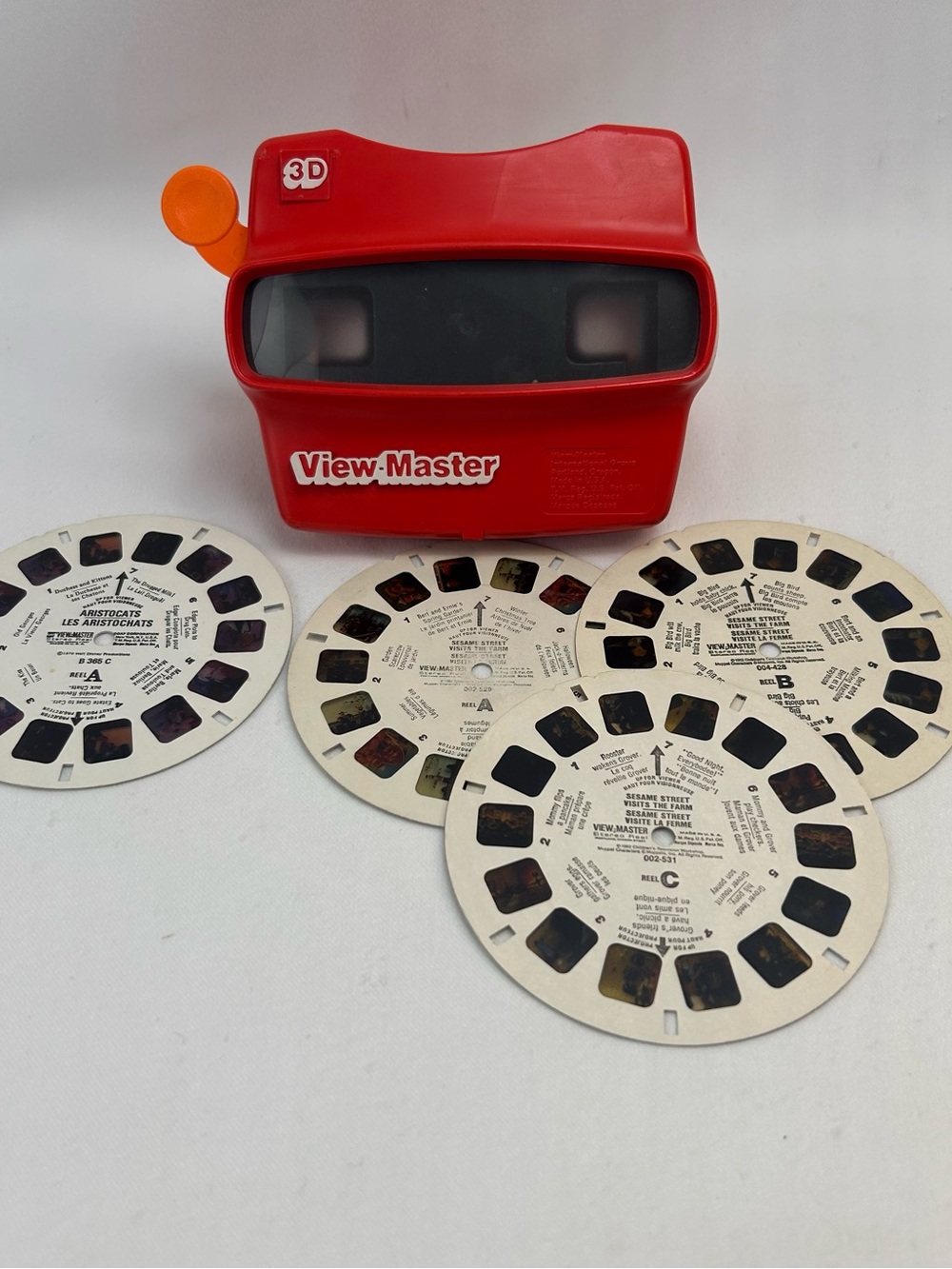 Vintage View Master 3D Red Viewmaster Discs Sesame Street Aristocats **Read**